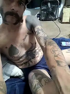 Snapshot of LongDickZee562 chatting on October 20, 8:48 am LongDickZee562 online show from October 20, 8:48 am