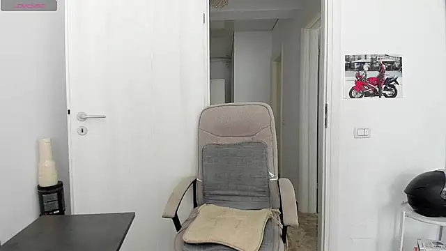Snapshot of ZackFraser chatting on July 1, 6:48 am ZackFraser online show from July 1, 6:48 am