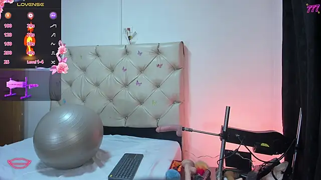 Snapshot of cleopatraa chatting on May 30, 10:18 pm cleopatraa online show from May 30, 10:18 pm