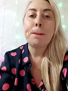 Snapshot of HotJanet chatting on January 8, 4:33 pm HotJanet online show from January 8, 4:33 pm