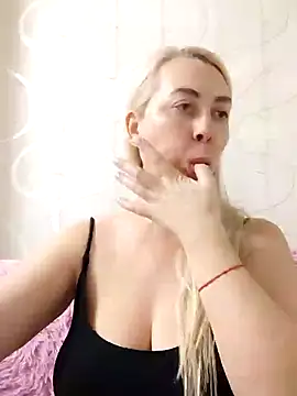 Snapshot of HotJanet chatting on January 12, 7:31 pm HotJanet online show from January 12, 7:31 pm