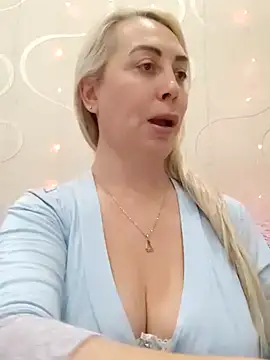 Snapshot of HotJanet chatting on January 14, 6:28 pm HotJanet online show from January 14, 6:28 pm