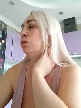 Snapshot of HotJanet chatting on January 26, 8:03 am HotJanet online show from January 26, 8:03 am