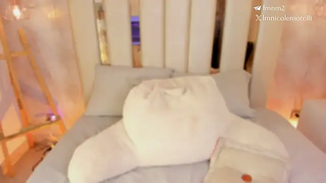 Snapshot of Nicolemorelli2 chatting on May 24, 7:41 pm Nicolemorelli2 online show from May 24, 7:41 pm