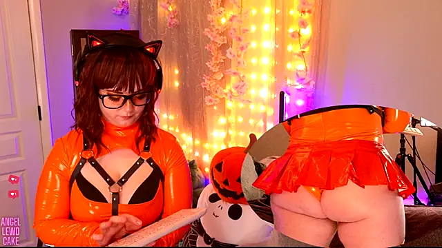 Snapshot of Angel-Lewd-Cake chatting on October 19, 6:03 am Angel-Lewd-Cake online show from October 19, 6:03 am
