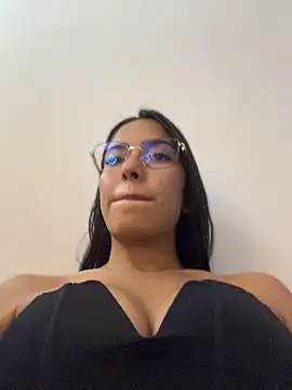 Snapshot of your_khloe chatting on May 6, 1:27 pm your khloe online show from May 6, 1:27 pm