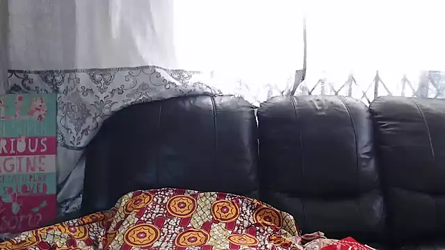 MATUREBUSSTY online show from May 28, 6:54 am