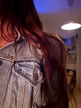 Snapshot of Luna_Kitanna chatting on December 15, 11:20 pm Luna Kitanna online show from December 15, 11:20 pm