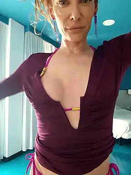 Luna Kitanna online show from April 25, 12:30 pm