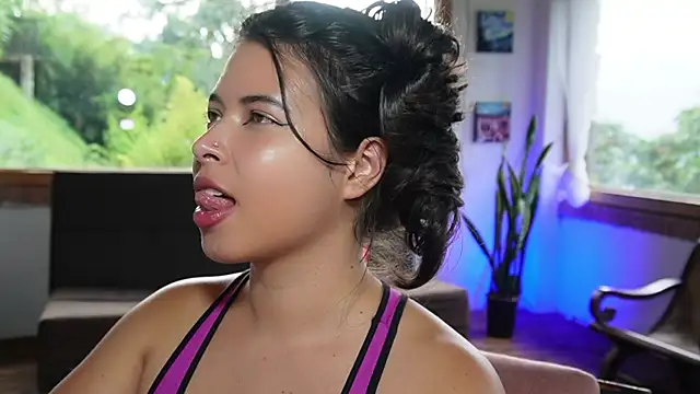 Snapshot of Kozzy_ chatting on November 22, 8:52 pm Kozzy online show from November 22, 8:52 pm