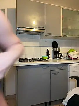 la petite prunette69 online show from March 16, 9:19 pm