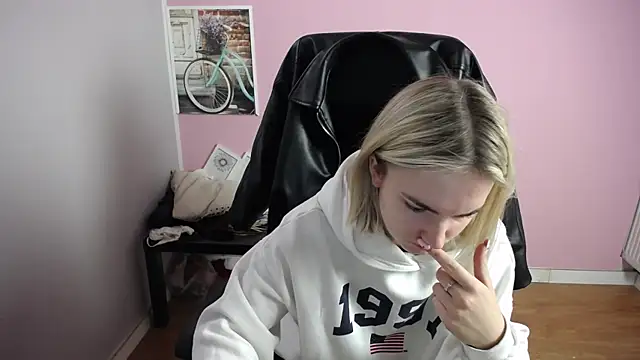 viktoria lovely online show from March 17, 7:33 am