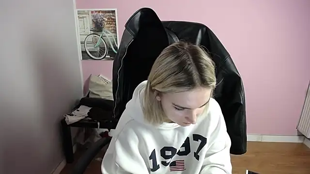 viktoria lovely online show from May 8, 6:08 am