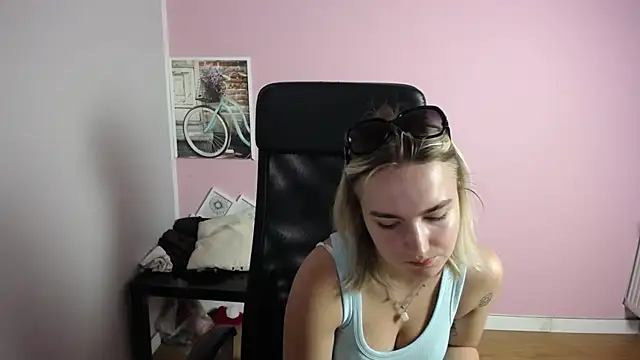 viktoria lovely online show from June 26, 7:02 am