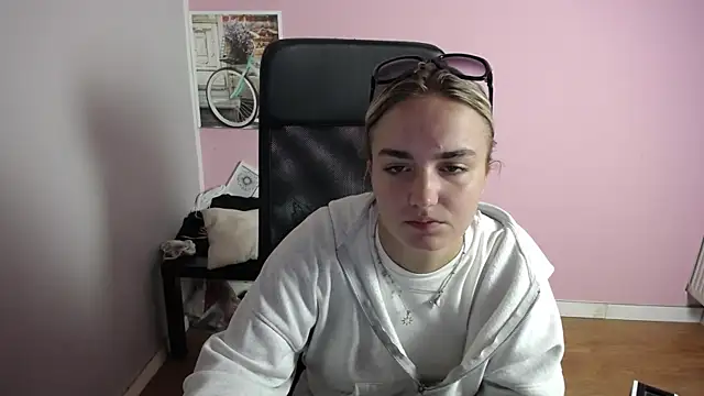 viktoria lovely online show from July 21, 7:00 am