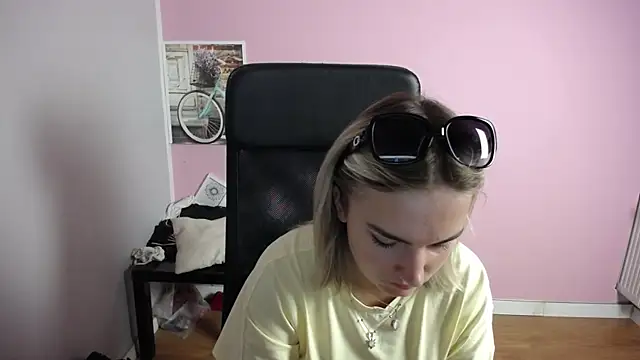 viktoria lovely online show from July 22, 8:06 am