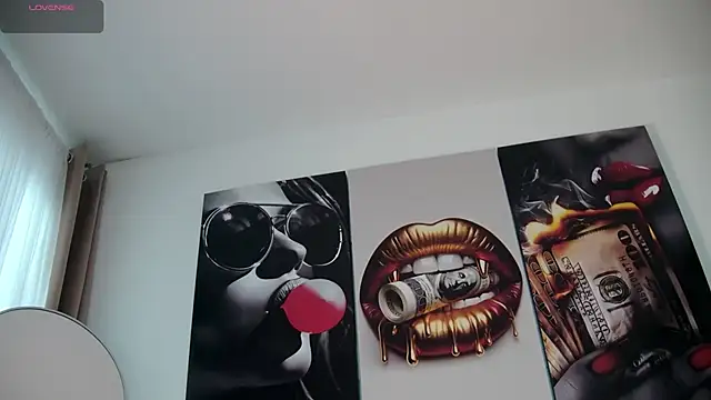 aidaadams online show from December 17, 11:38 am