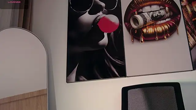 aidaadams online show from December 19, 10:55 am