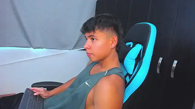 Snapshot of Bray_Kevin chatting on November 19, 9:26 pm Bray Kevin online show from November 19, 9:26 pm