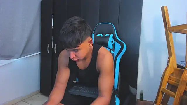 Snapshot of Bray_Kevin chatting on November 26, 4:19 pm Bray Kevin online show from November 26, 4:19 pm