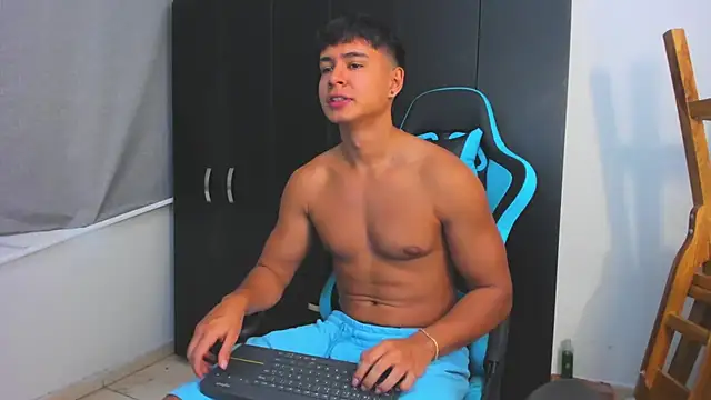 Snapshot of Bray_Kevin chatting on November 27, 5:59 pm Bray Kevin online show from November 27, 5:59 pm