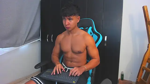 Snapshot of Bray_Kevin chatting on November 29, 2:53 pm Bray Kevin online show from November 29, 2:53 pm