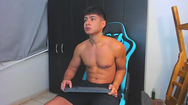 Snapshot of Bray_Kevin chatting on November 30, 11:42 pm Bray Kevin online show from November 30, 11:42 pm