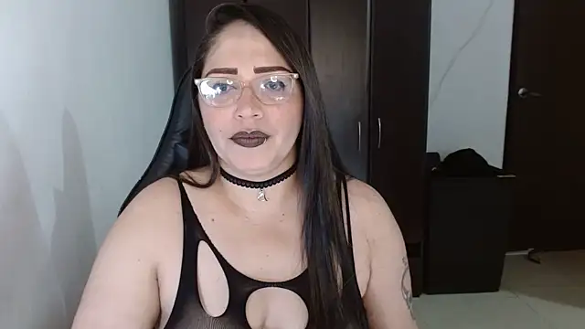 natashasmithe online show from October 25, 8:14 pm