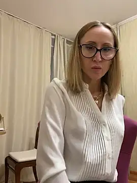 Snapshot of LauraDavis chatting on December 3, 7:34 pm LauraDavis online show from December 3, 7:34 pm