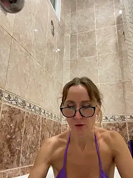 Snapshot of LauraDavis chatting on December 19, 6:15 pm LauraDavis online show from December 19, 6:15 pm