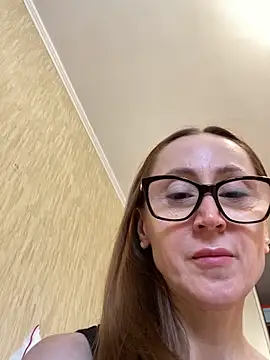 Snapshot of LauraDavis chatting on April 17, 9:34 am LauraDavis online show from April 17, 9:34 am
