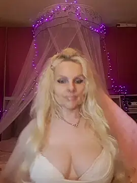 Snapshot of Angeldevilus chatting on June 11, 11:58 pm Angeldevilus online show from June 11, 11:58 pm