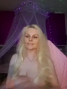 Snapshot of Angeldevilus chatting on June 16, 11:18 pm Angeldevilus online show from June 16, 11:18 pm