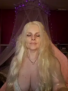 Snapshot of Angeldevilus chatting on June 26, 12:37 am Angeldevilus online show from June 26, 12:37 am