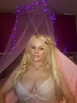 Snapshot of Angeldevilus chatting on July 9, 12:26 am Angeldevilus online show from July 9, 12:26 am