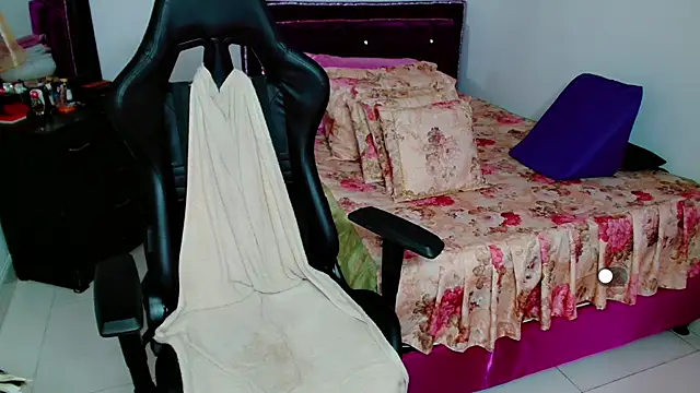 Lily Benet1 online show from February 23, 8:33 pm