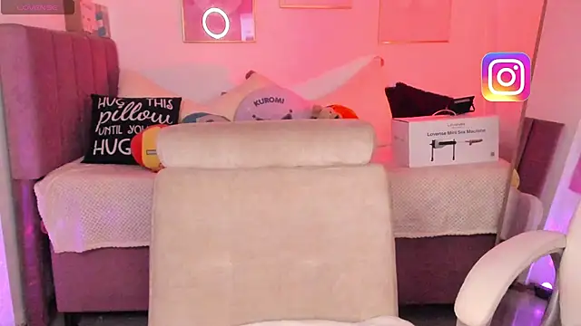 Snapshot of Hinataw33d01 chatting on November 6, 4:02 am Hinataw33d01 online show from November 6, 4:02 am