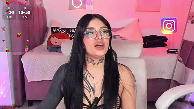 Snapshot of Hinataw33d01 chatting on November 12, 1:28 am Hinataw33d01 online show from November 12, 1:28 am