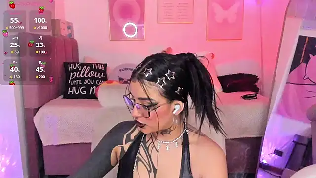 Snapshot of Hinataw33d01 chatting on November 27, 1:51 am Hinataw33d01 online show from November 27, 1:51 am