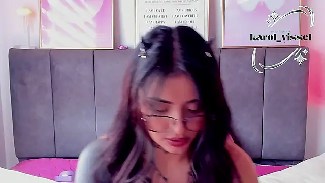 Snapshot of Hinataw33d01 chatting on February 21, 7:37 pm Hinataw33d01 online show from February 21, 7:37 pm