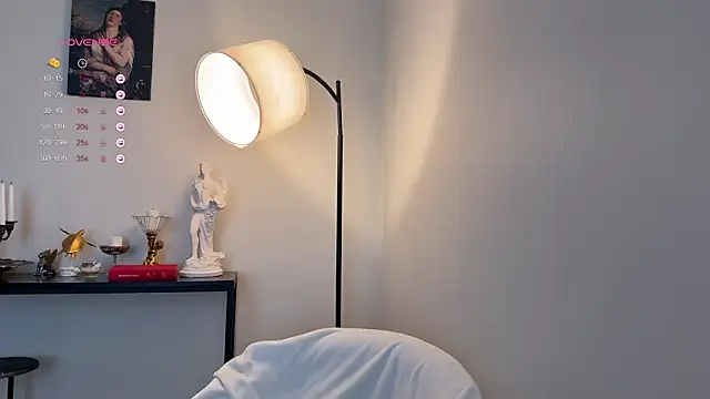 Snapshot of Monika_Taylor17 chatting on March 25, 6:19 am Monika Taylor17 online show from March 25, 6:19 am