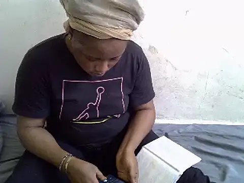 Snapshot of Crystal__Gee chatting on January 30, 8:01 am Crystal  Gee online show from January 30, 8:01 am