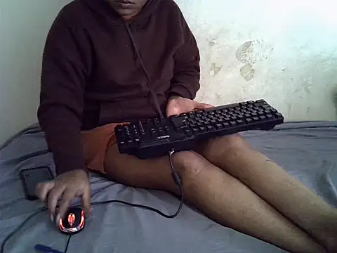 Crystal  Gee online show from December 17, 9:04 am