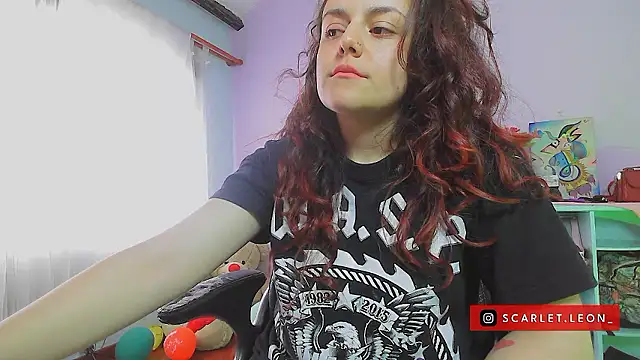 Scarletleon77 online show from December 5, 5:50 pm