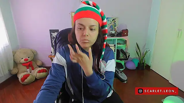 Scarletleon77 online show from December 11, 4:20 pm