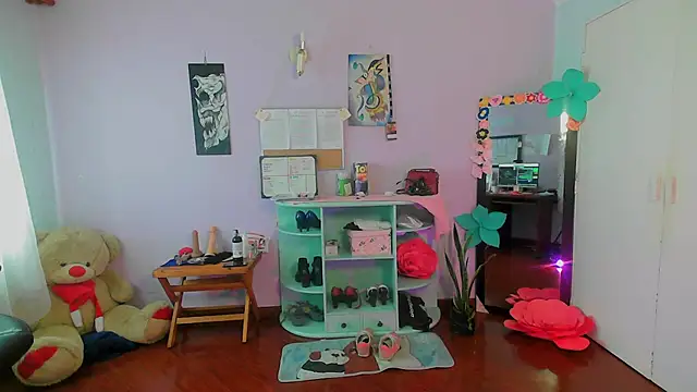 Scarletleon77 online show from March 18, 3:31 pm