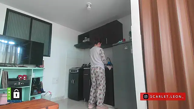 Scarletleon77 online show from September 10, 3:34 pm