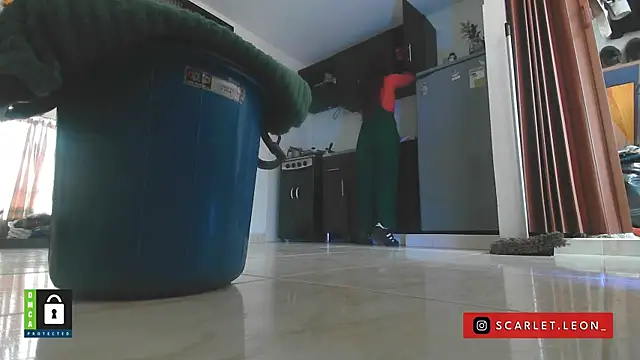 Scarletleon77 online show from September 18, 7:05 pm