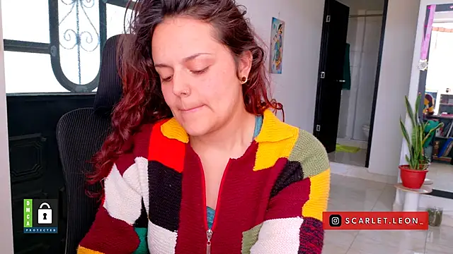 Snapshot of Scarletleon77 chatting on July 2, 6:25 pm Scarletleon77 online show from July 2, 6:25 pm
