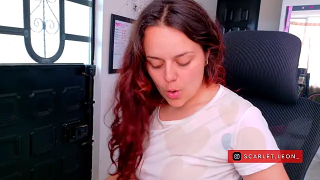 Snapshot of Scarletleon77 chatting on July 6, 6:10 pm Scarletleon77 online show from July 6, 6:10 pm